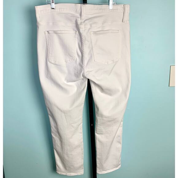 J. Crew 9" Vintage Straight Jean in White Wash Denim Size 33 - Picture 7 of 8